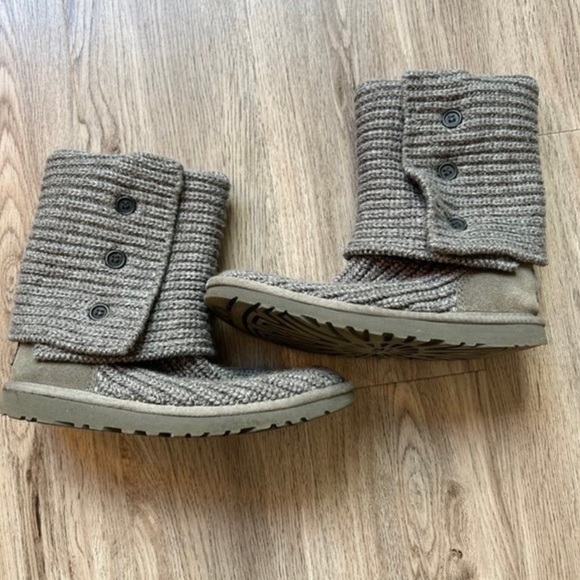 UGG cardigan boots Size 6 - Picture 2 of 4